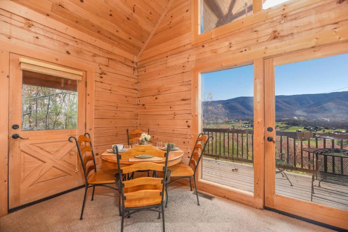 Gorgeous View. Hot Tub. Privacy. Fireplace. Pool & Fishing Access! Sevierville Dış mekan fotoğraf