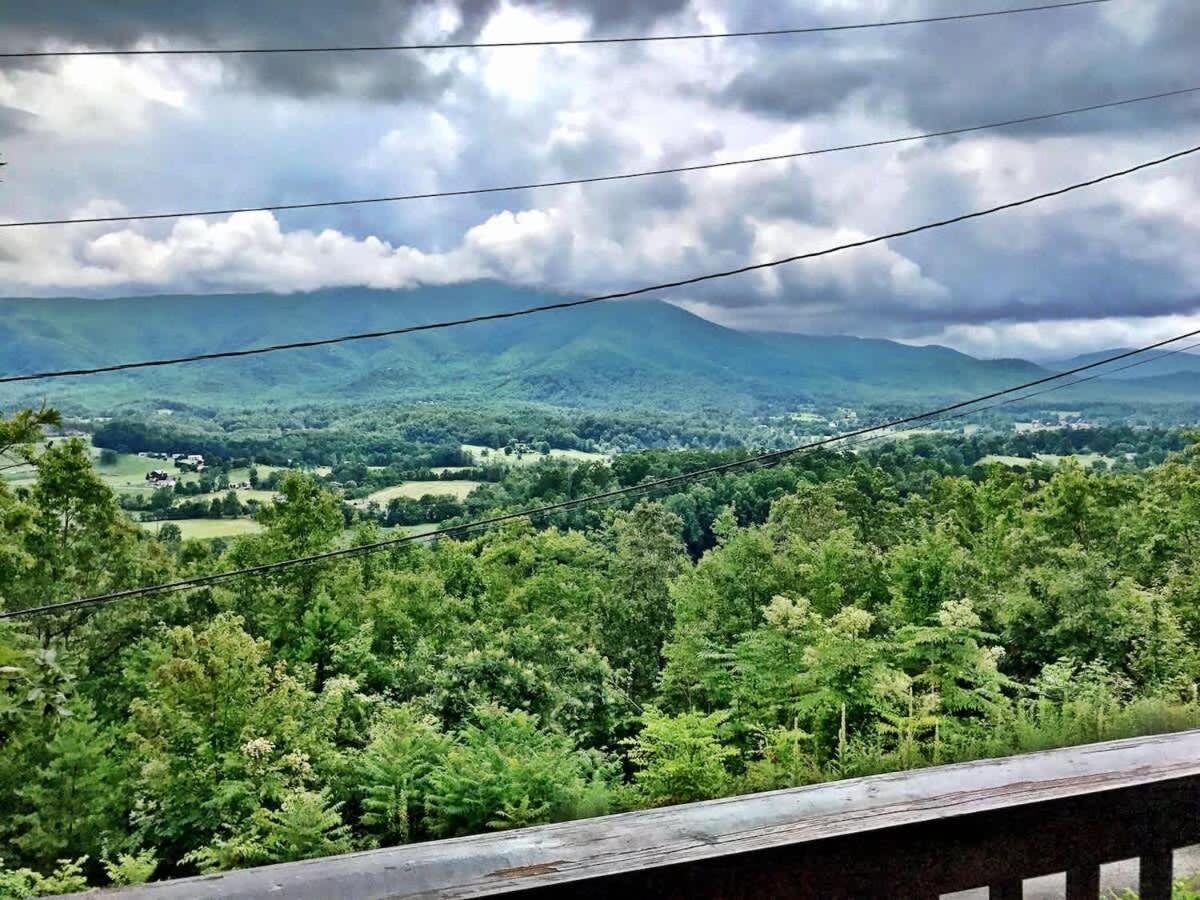 Gorgeous View. Hot Tub. Privacy. Fireplace. Pool & Fishing Access! Sevierville Dış mekan fotoğraf