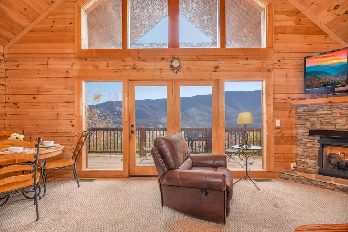 Gorgeous View. Hot Tub. Privacy. Fireplace. Pool & Fishing Access! Sevierville Dış mekan fotoğraf