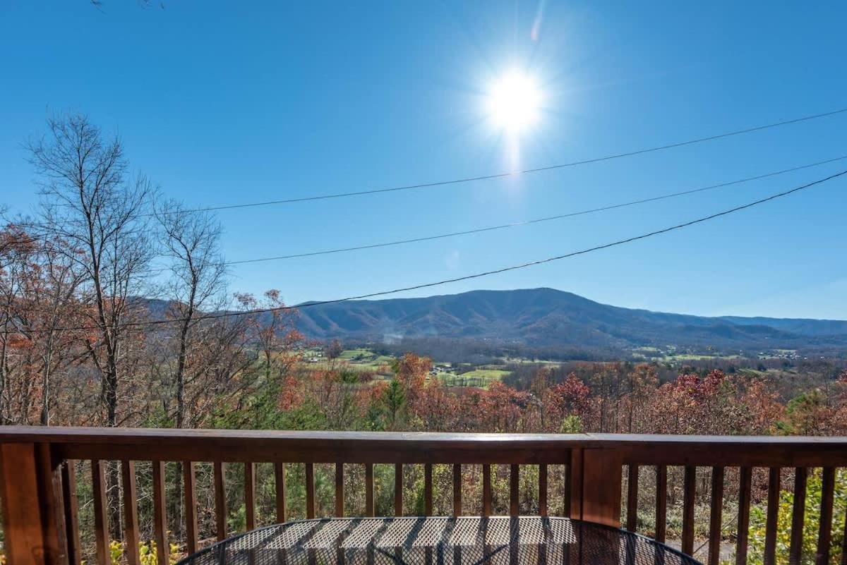 Gorgeous View. Hot Tub. Privacy. Fireplace. Pool & Fishing Access! Sevierville Dış mekan fotoğraf
